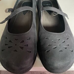 Dansko A06 34 Giselle Mary Jane’s Suede Adjustable strap shoes Size 39